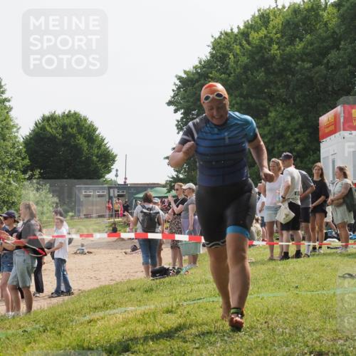 15.06.2025 - 27. Vierlanden-Triathlon KatJ http://msf.ph/oto/8020760 15.06.2025 10:22:04 Schwimmen 538 meine-sportfotos.de