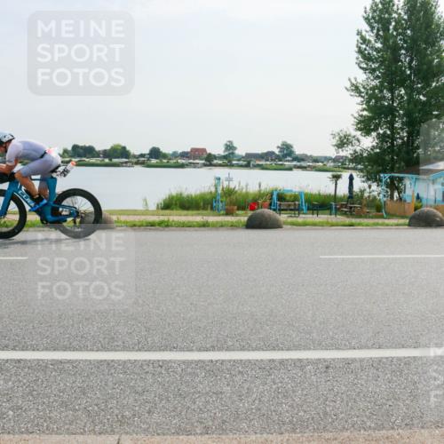 15.06.2025 - 27. Vierlanden-Triathlon H.Heesch http://msf.ph/oto/8020768 15.06.2025 09:49:29 Radfahren 27, 39, 54 meine-sportfotos.de