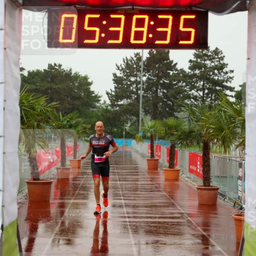 15.06.2025 - 7 Türme Triathlon Michael Strokosch http://msf.ph/oto/8020770 15.06.2025 15:38:34 Ziel 301 meine-sportfotos.de