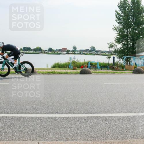 15.06.2025 - 27. Vierlanden-Triathlon H.Heesch http://msf.ph/oto/8020774 15.06.2025 09:49:33 Radfahren 39, 54, 168 meine-sportfotos.de