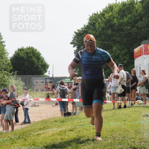 15.06.2025 - 27. Vierlanden-Triathlon KatJ http://msf.ph/oto/8020775 15.06.2025 10:22:04 Schwimmen 538 meine-sportfotos.de