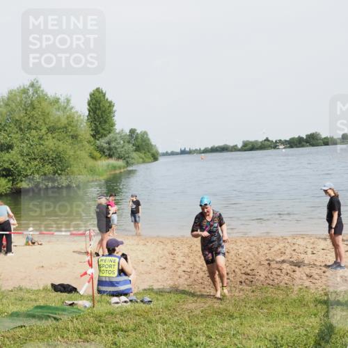 21.06.2025 - 27. Vierlanden-Triathlon MichiJ http://msf.ph/oto/8020776 15.06.2026 10:23:17 Schwimmen 531 meine-sportfotos.de