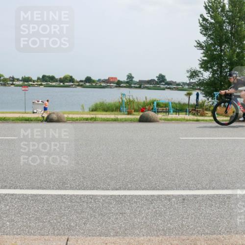 21.06.2025 - 27. Vierlanden-Triathlon H.Heesch http://msf.ph/oto/8020803 15.06.2025 12:04:23 Radfahren 792, 804, 901, 904, 954 meine-sportfotos.de
