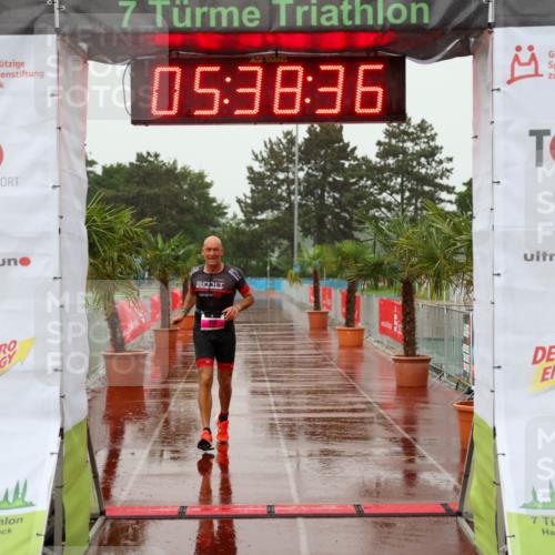 15.06.2025 - 7 Türme Triathlon Michael Strokosch http://msf.ph/oto/8020805 15.06.2025 15:38:36 Ziel 301 meine-sportfotos.de