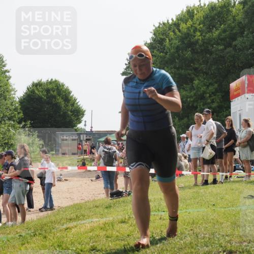 15.06.2025 - 27. Vierlanden-Triathlon KatJ http://msf.ph/oto/8020809 15.06.2025 10:22:04 Schwimmen 538 meine-sportfotos.de