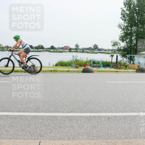 15.06.2025 - 27. Vierlanden-Triathlon H.Heesch http://msf.ph/oto/8020821 15.06.2025 10:27:05 Radfahren 35, 288, 557, 574, 588 meine-sportfotos.de