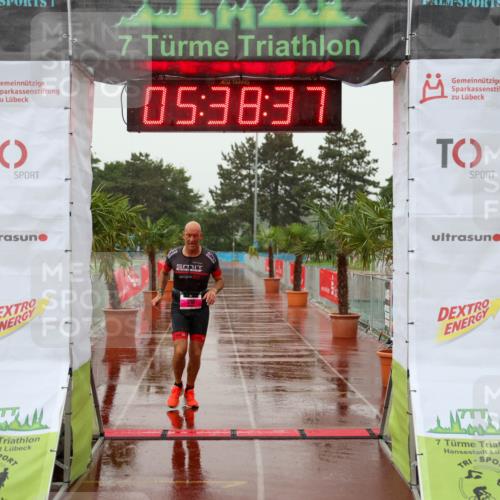 15.06.2025 - 7 Türme Triathlon Michael Strokosch http://msf.ph/oto/8020825 15.06.2025 15:38:37 Ziel 301 meine-sportfotos.de