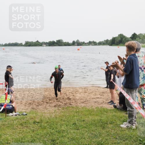 21.06.2025 - 27. Vierlanden-Triathlon MichiJ http://msf.ph/oto/8020834 15.06.2026 10:50:38 Schwimmen 753, 767 meine-sportfotos.de