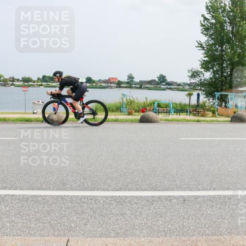 21.06.2025 - 27. Vierlanden-Triathlon H.Heesch http://msf.ph/oto/8020838 15.06.2025 12:04:23 Radfahren 792, 804, 901, 904, 954 meine-sportfotos.de