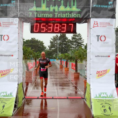 15.06.2025 - 7 Türme Triathlon Michael Strokosch http://msf.ph/oto/8020841 15.06.2025 15:38:37 Ziel 301 meine-sportfotos.de