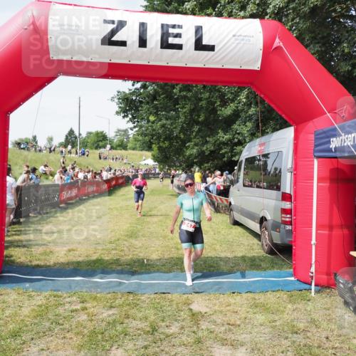 21.06.2025 - 27. Vierlanden-Triathlon MichiJ http://msf.ph/oto/8020845 15.06.2026 11:36:24 Ziel 247, 378, 472 meine-sportfotos.de