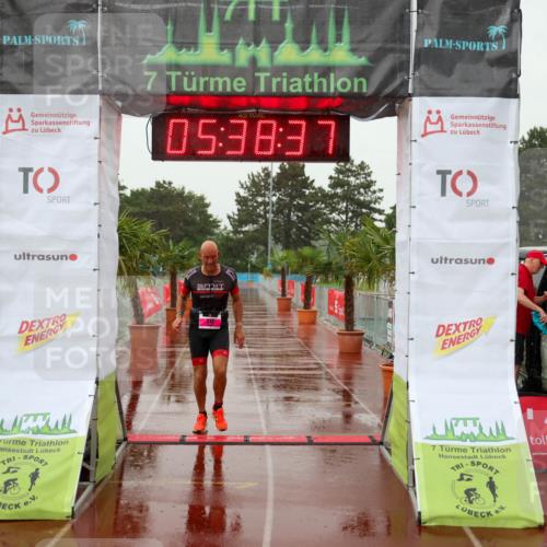 15.06.2025 - 7 Türme Triathlon Michael Strokosch http://msf.ph/oto/8020848 15.06.2025 15:38:37 Ziel 301 meine-sportfotos.de