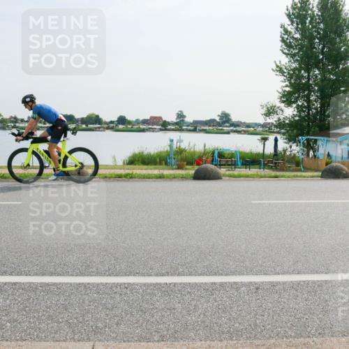 15.06.2025 - 27. Vierlanden-Triathlon H.Heesch http://msf.ph/oto/8020856 15.06.2025 09:50:50 Radfahren 15, 26, 208 meine-sportfotos.de
