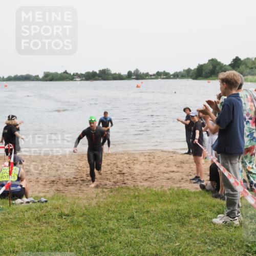 21.06.2025 - 27. Vierlanden-Triathlon MichiJ http://msf.ph/oto/8020864 15.06.2026 10:50:38 Schwimmen 753, 767 meine-sportfotos.de