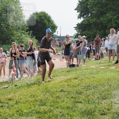 15.06.2025 - 27. Vierlanden-Triathlon KatJ http://msf.ph/oto/8020874 15.06.2025 10:23:20 Schwimmen 531 meine-sportfotos.de