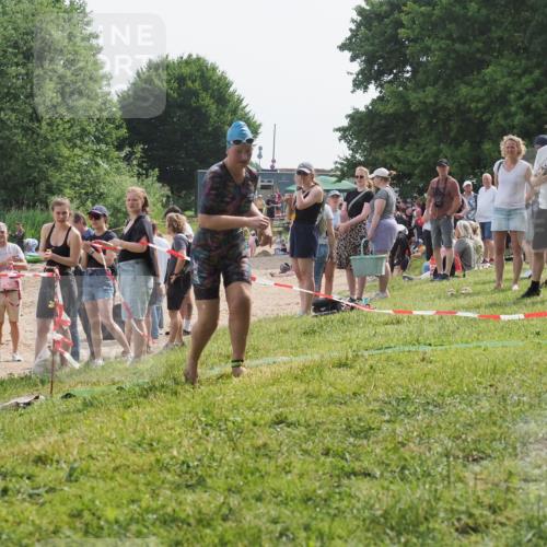 15.06.2025 - 27. Vierlanden-Triathlon KatJ http://msf.ph/oto/8020883 15.06.2025 10:23:20 Schwimmen 531 meine-sportfotos.de