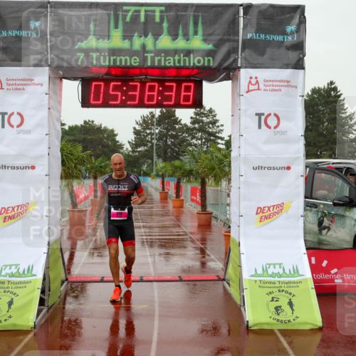 15.06.2025 - 7 Türme Triathlon Michael Strokosch http://msf.ph/oto/8020893 15.06.2025 15:38:38 Ziel 301 meine-sportfotos.de