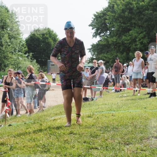 15.06.2025 - 27. Vierlanden-Triathlon KatJ http://msf.ph/oto/8020916 15.06.2025 10:23:22 Schwimmen 531 meine-sportfotos.de