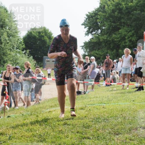 15.06.2025 - 27. Vierlanden-Triathlon KatJ http://msf.ph/oto/8020925 15.06.2025 10:23:22 Schwimmen 531 meine-sportfotos.de
