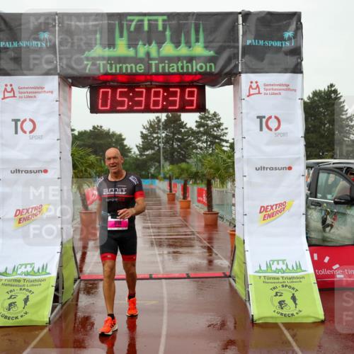 15.06.2025 - 7 Türme Triathlon Michael Strokosch http://msf.ph/oto/8020929 15.06.2025 15:38:39 Ziel 301 meine-sportfotos.de