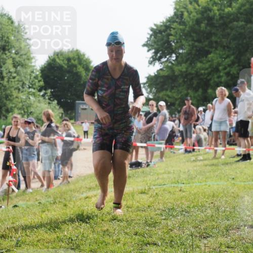 15.06.2025 - 27. Vierlanden-Triathlon KatJ http://msf.ph/oto/8020936 15.06.2025 10:23:22 Schwimmen 531 meine-sportfotos.de