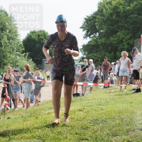 15.06.2025 - 27. Vierlanden-Triathlon KatJ http://msf.ph/oto/8020940 15.06.2025 10:23:23 Schwimmen 531 meine-sportfotos.de
