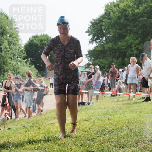 15.06.2025 - 27. Vierlanden-Triathlon KatJ http://msf.ph/oto/8020945 15.06.2025 10:23:23 Schwimmen 531 meine-sportfotos.de