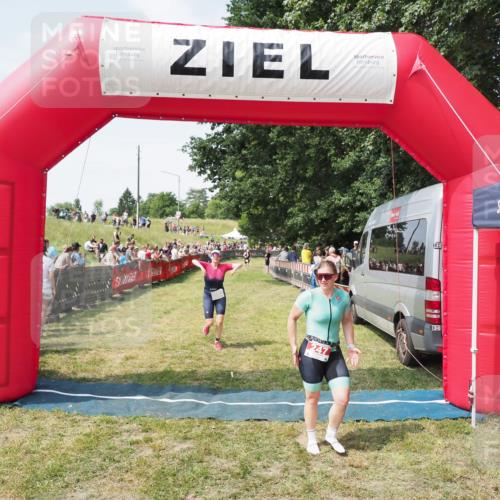 21.06.2025 - 27. Vierlanden-Triathlon MichiJ http://msf.ph/oto/8020967 15.06.2026 11:36:25 Ziel 247, 378, 472 meine-sportfotos.de