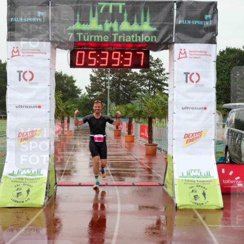 15.06.2025 - 7 Türme Triathlon Michael Strokosch http://msf.ph/oto/8020980 15.06.2025 15:39:36 Ziel 228 meine-sportfotos.de