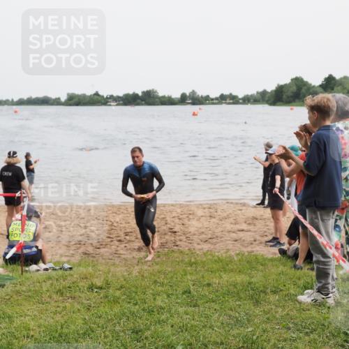 21.06.2025 - 27. Vierlanden-Triathlon MichiJ http://msf.ph/oto/8020991 15.06.2026 10:50:41 Schwimmen 753, 767 meine-sportfotos.de