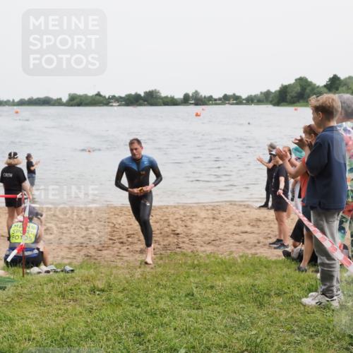 21.06.2025 - 27. Vierlanden-Triathlon MichiJ http://msf.ph/oto/8020999 15.06.2026 10:50:41 Schwimmen 753, 767 meine-sportfotos.de