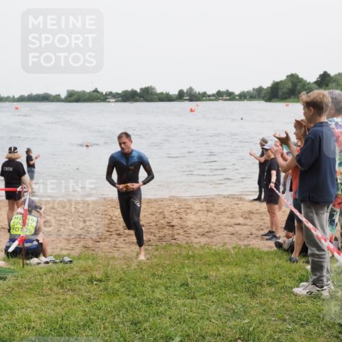 21.06.2025 - 27. Vierlanden-Triathlon MichiJ http://msf.ph/oto/8021008 15.06.2026 10:50:41 Schwimmen 753, 767 meine-sportfotos.de