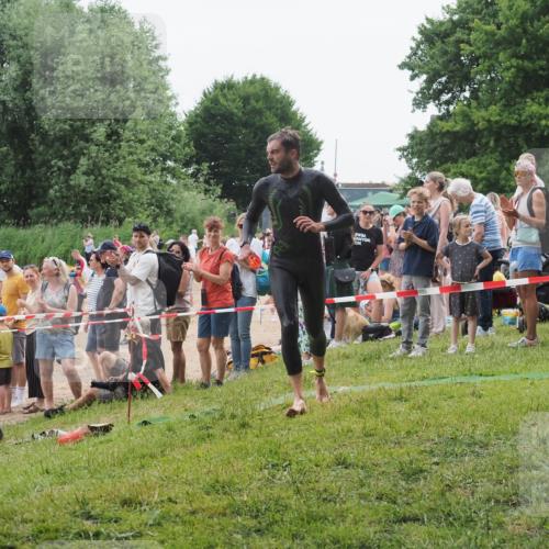 15.06.2025 - 27. Vierlanden-Triathlon KatJ http://msf.ph/oto/8021012 15.06.2025 10:51:09 Schwimmen 775 meine-sportfotos.de