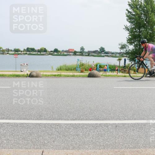 21.06.2025 - 27. Vierlanden-Triathlon H.Heesch http://msf.ph/oto/8021014 15.06.2025 12:04:28 Radfahren 725, 833, 901, 904, 954 meine-sportfotos.de