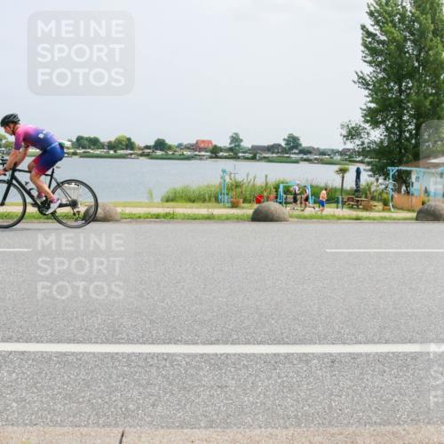 21.06.2025 - 27. Vierlanden-Triathlon H.Heesch http://msf.ph/oto/8021034 15.06.2025 12:04:29 Radfahren 725, 833, 904 meine-sportfotos.de