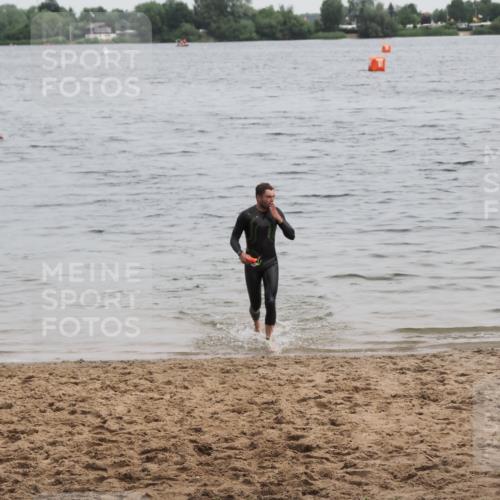 21.06.2025 - 27. Vierlanden-Triathlon MichiJ http://msf.ph/oto/8021054 15.06.2026 10:51:02 Schwimmen 775 meine-sportfotos.de