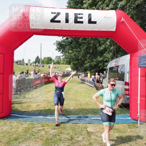 21.06.2025 - 27. Vierlanden-Triathlon MichiJ http://msf.ph/oto/8021058 15.06.2026 11:36:26 Ziel 247, 472 meine-sportfotos.de