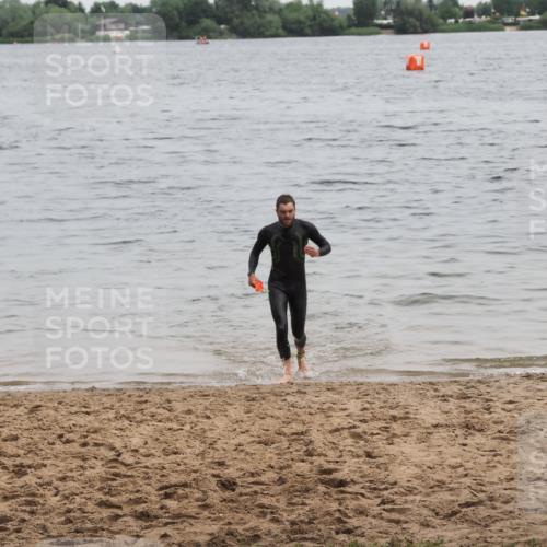 21.06.2025 - 27. Vierlanden-Triathlon MichiJ http://msf.ph/oto/8021070 15.06.2026 10:51:02 Schwimmen 775 meine-sportfotos.de