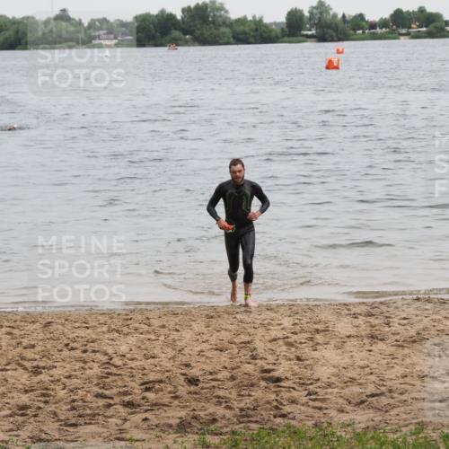 21.06.2025 - 27. Vierlanden-Triathlon MichiJ http://msf.ph/oto/8021091 15.06.2026 10:51:03 Schwimmen 775 meine-sportfotos.de