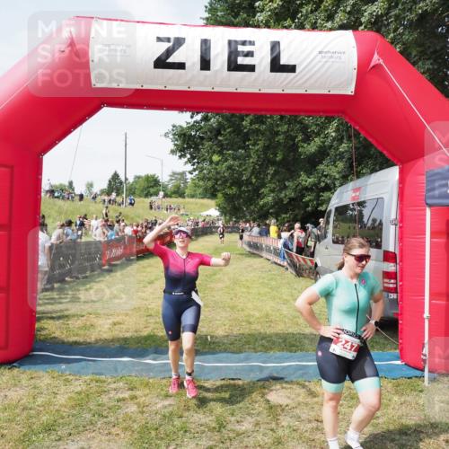 21.06.2025 - 27. Vierlanden-Triathlon MichiJ http://msf.ph/oto/8021092 15.06.2026 11:36:27 Ziel 247, 472 meine-sportfotos.de