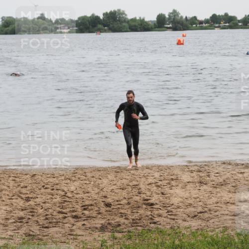 21.06.2025 - 27. Vierlanden-Triathlon MichiJ http://msf.ph/oto/8021099 15.06.2026 10:51:03 Schwimmen 775 meine-sportfotos.de