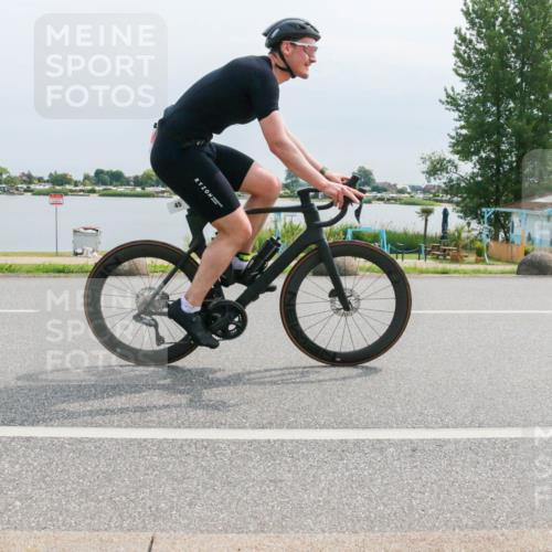 15.06.2025 - 27. Vierlanden-Triathlon H.Heesch http://msf.ph/oto/8021103 15.06.2025 11:16:30 Radfahren 45, 603, 717, 805 meine-sportfotos.de
