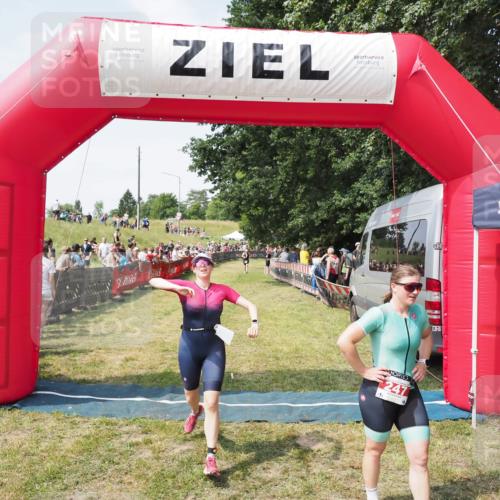 21.06.2025 - 27. Vierlanden-Triathlon MichiJ http://msf.ph/oto/8021106 15.06.2026 11:36:27 Ziel 247, 472 meine-sportfotos.de