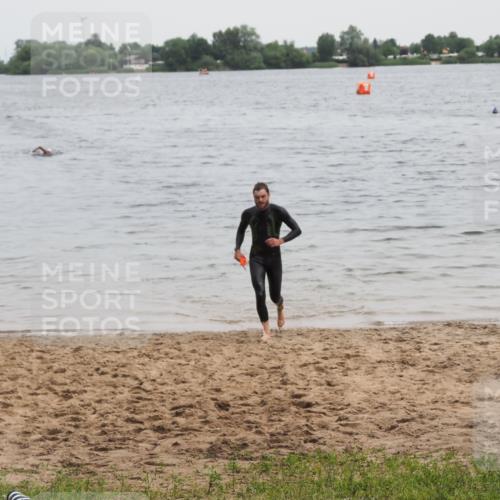 21.06.2025 - 27. Vierlanden-Triathlon MichiJ http://msf.ph/oto/8021107 15.06.2026 10:51:03 Schwimmen 775 meine-sportfotos.de