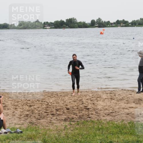 21.06.2025 - 27. Vierlanden-Triathlon MichiJ http://msf.ph/oto/8021133 15.06.2026 10:51:04 Schwimmen 775 meine-sportfotos.de