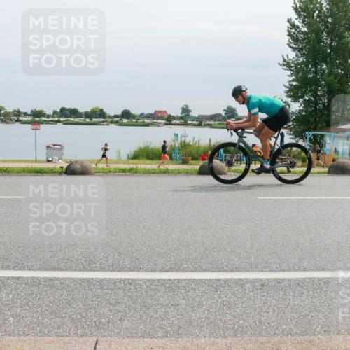 15.06.2025 - 27. Vierlanden-Triathlon H.Heesch http://msf.ph/oto/8021137 15.06.2025 11:16:34 Radfahren 45, 805, 953 meine-sportfotos.de