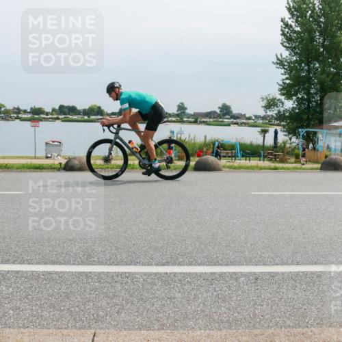 15.06.2025 - 27. Vierlanden-Triathlon H.Heesch http://msf.ph/oto/8021143 15.06.2025 11:16:34 Radfahren 45, 805, 953 meine-sportfotos.de