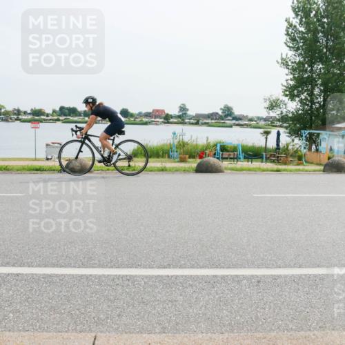 15.06.2025 - 27. Vierlanden-Triathlon H.Heesch http://msf.ph/oto/8021162 15.06.2025 10:27:12 Radfahren 227, 574, 586 meine-sportfotos.de