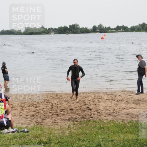 21.06.2025 - 27. Vierlanden-Triathlon MichiJ http://msf.ph/oto/8021169 15.06.2026 10:51:04 Schwimmen 775 meine-sportfotos.de