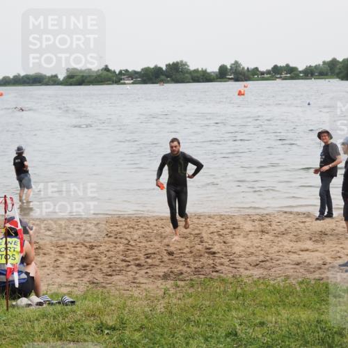 21.06.2025 - 27. Vierlanden-Triathlon MichiJ http://msf.ph/oto/8021196 15.06.2026 10:51:05 Schwimmen 775 meine-sportfotos.de